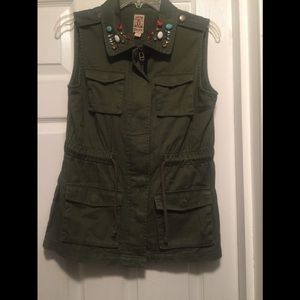 Decree vest